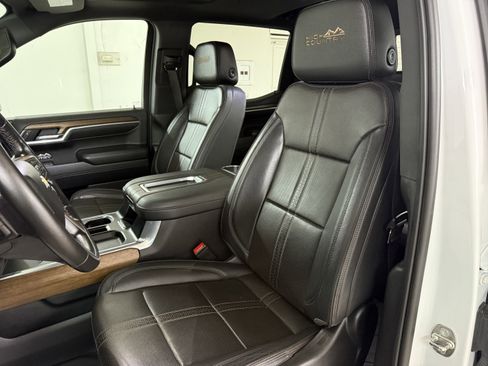 Used 2022 Chevrolet Silverado 1500 High Country w/ High Country Premium Package image 17