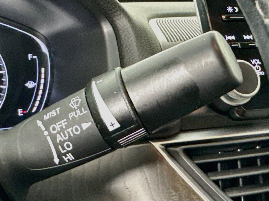 Used 2018 Honda Accord Touring image 16
