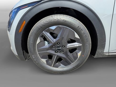 New 2026 Kia EV6 Light AWD/4WD image 9