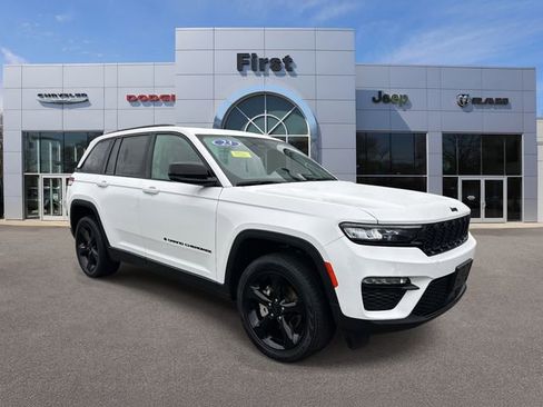 Used 2023 Jeep Grand Cherokee Limited w/ Black Appearance Package image 1