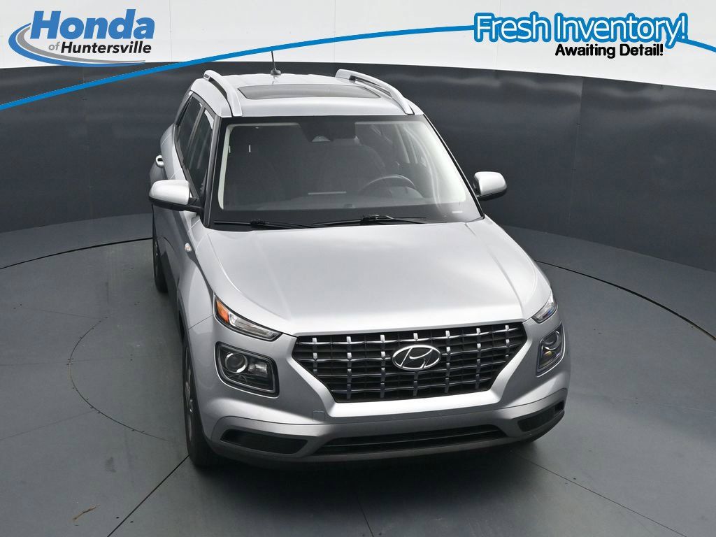 Used 2025 Hyundai Venue SEL FWD image 19