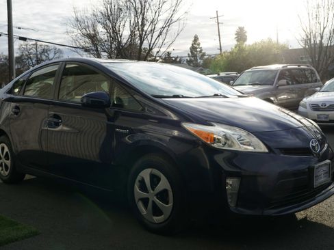 Used 2013 Toyota Prius Three image 10