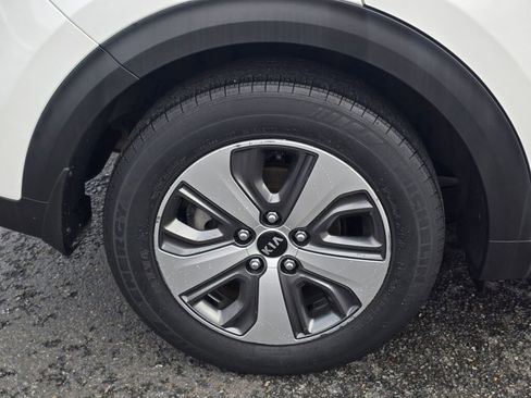 Used 2019 Kia Niro EX image 12