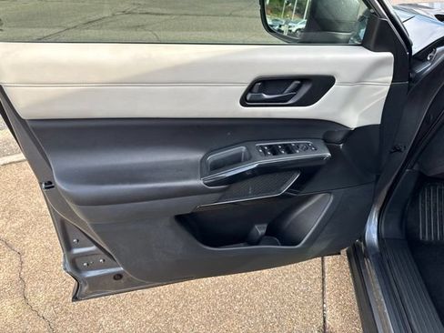 Used 2023 Nissan Pathfinder SV AWD/4WD image 18