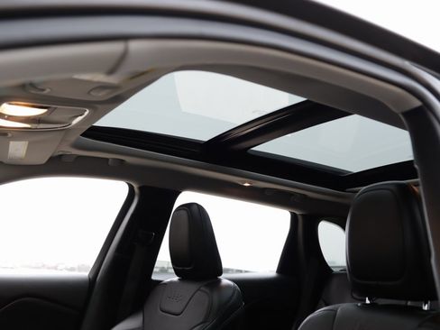 Used 2022 Jeep Cherokee Latitude Lux w/ Sun & Sound Group image 25