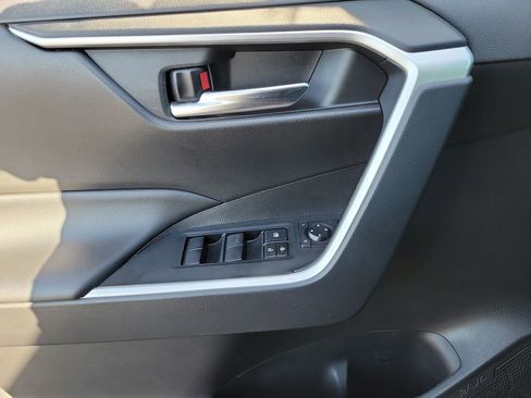 Used 2021 Toyota RAV4 XLE w/ Convenience Package image 16