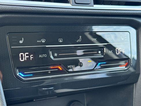 New 2026 Volkswagen Taos SE image 19