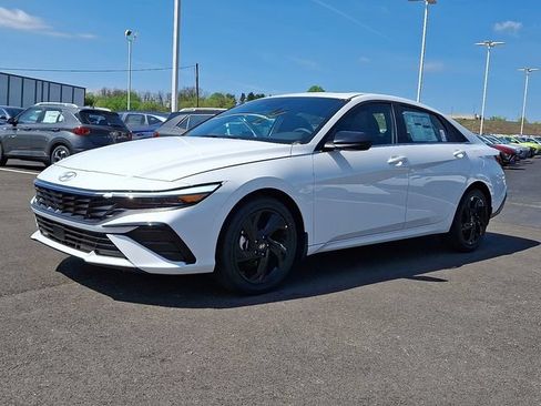 New 2026 Hyundai Elantra SEL Sport Premium FWD image 2
