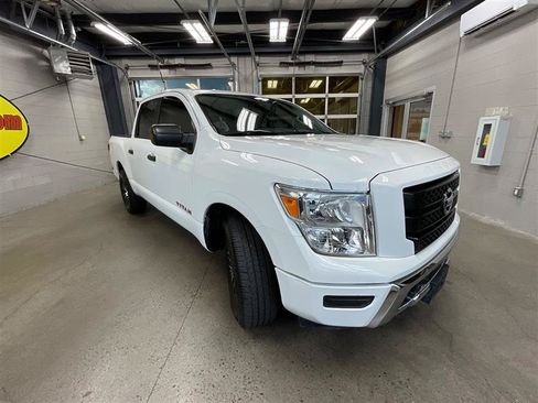 Used 2022 Nissan Titan SV RWD image 7