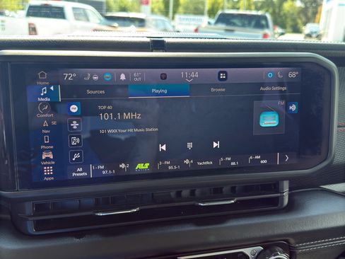 Used 2024 Jeep Wrangler Unlimited Rubicon w/ Technology Group AWD/4WD image 17