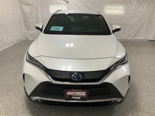 Used 2024 Toyota Venza XLE AWD/4WD image 3