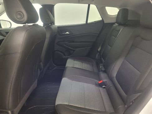 Used 2024 Chevrolet Trax LT w/ LT Convenience Package FWD image 18