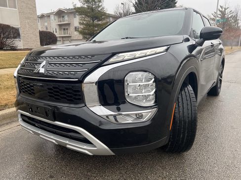 Used 2022 Mitsubishi Outlander SE image 3