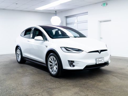Used 2019 Tesla Model X 100D image 25