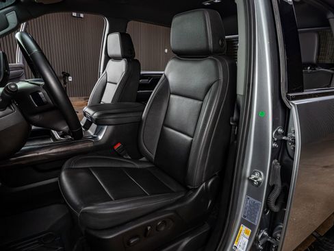 Used 2025 Chevrolet Silverado 2500 LTZ w/ LTZ Plus Package image 27