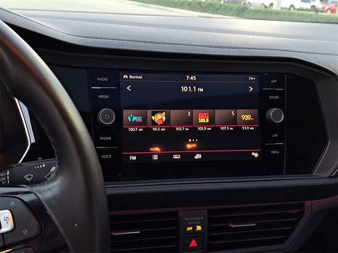 Certified 2019 Volkswagen Jetta SEL image 22