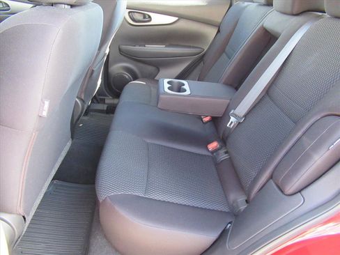 Used 2020 Nissan Rogue Sport S image 26