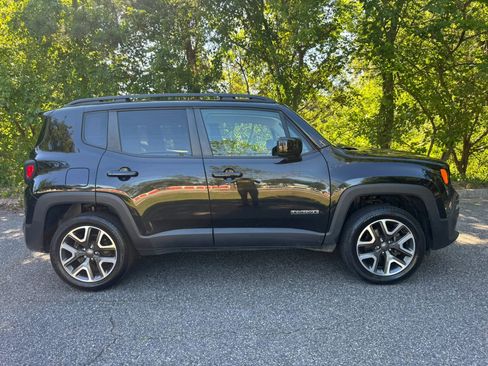 Used 2018 Jeep Renegade Latitude w/ Cold Weather Group AWD/4WD image 2