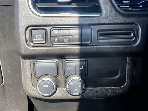 Used 2023 Chevrolet Tahoe LT w/ Luxury Package RWD image 35