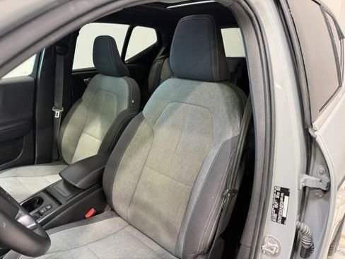Used 2024 Volvo XC40 B5 Core image 23