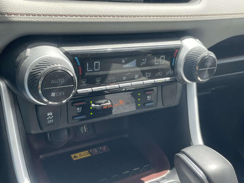 Used 2023 Toyota RAV4 Limited image 18