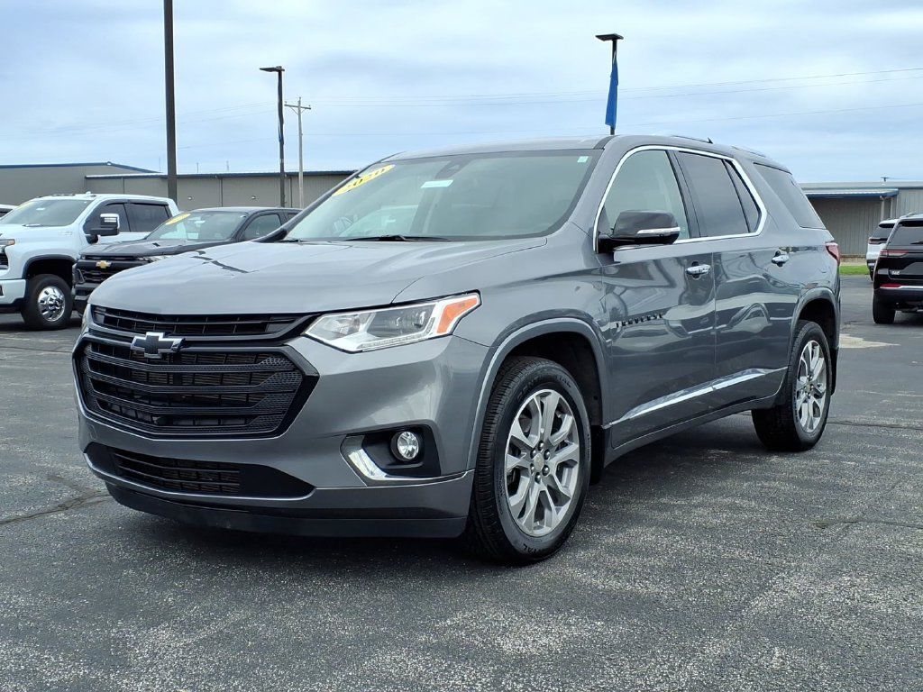 Used 2020 Chevrolet Traverse Premier w/ LPO, Blackout Package FWD image 3