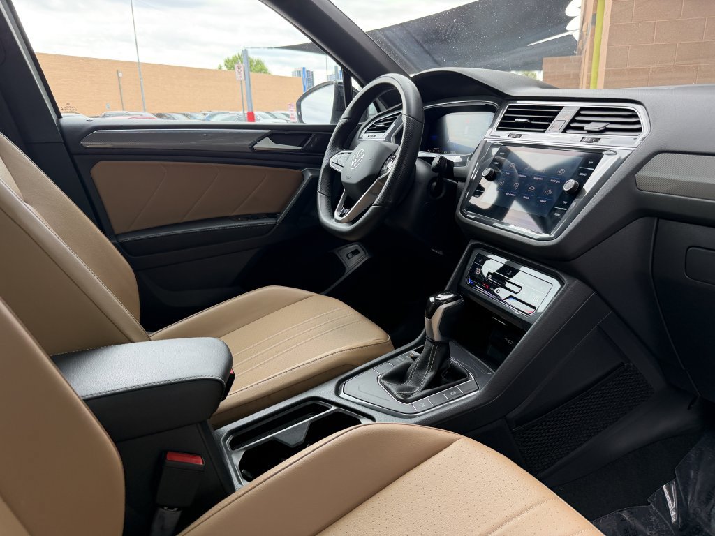 Used 2024 Volkswagen Tiguan SE R-Line FWD image 39