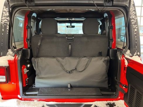 Used 2023 Jeep Wrangler Rubicon w/ Cold Weather Group image 10