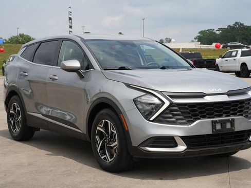 Used 2023 Kia Sportage LX FWD image 2