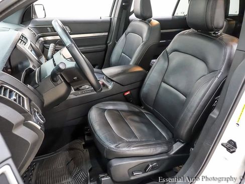 Used 2018 Ford Explorer XLT w/ Equipment Group 202A image 13