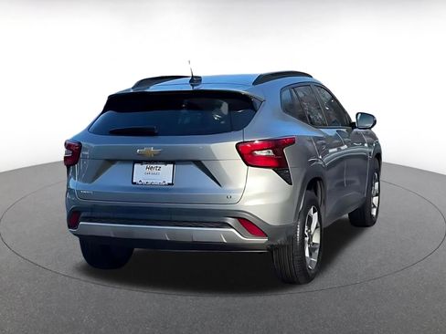 Used 2025 Chevrolet Trax LT w/ LT Convenience Package image 14