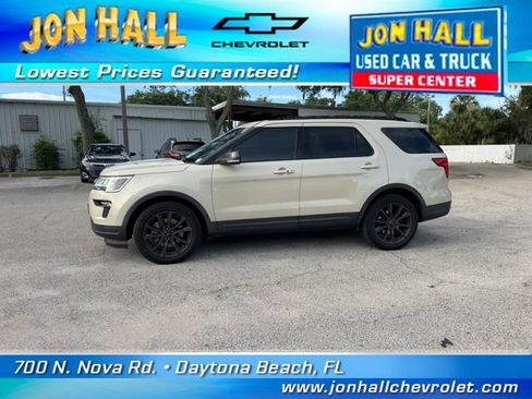 Used 2018 Ford Explorer XLT w/ Equipment Group 202A FWD image 4