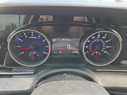 Used 2024 Kia Carnival EX FWD image 5