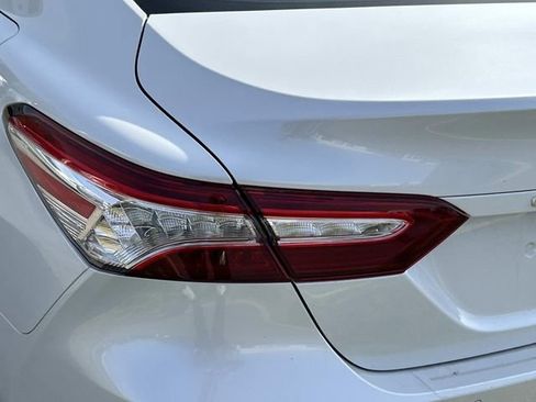 Used 2018 Toyota Camry XLE image 7