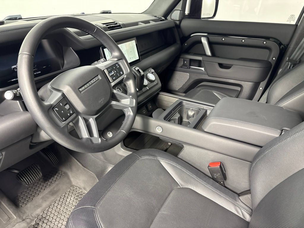 Used 2024 Land Rover Defender 110 X-Dynamic SE AWD/4WD image 11