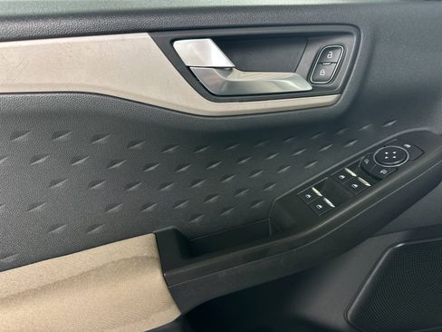 Used 2020 Ford Escape SE image 10