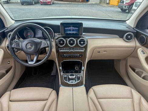 Used 2017 Mercedes-Benz GLC 300 image 2