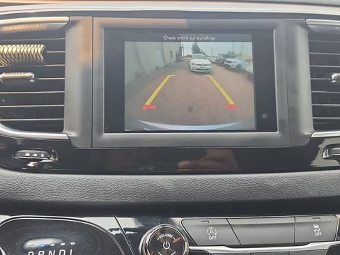 Used 2021 Chrysler Voyager Lxi FWD image 21