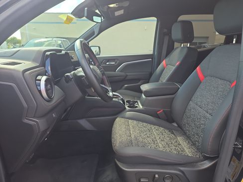 Used 2023 Chevrolet Colorado Z71 w/ Z71 Convenience Package 2 AWD/4WD image 12