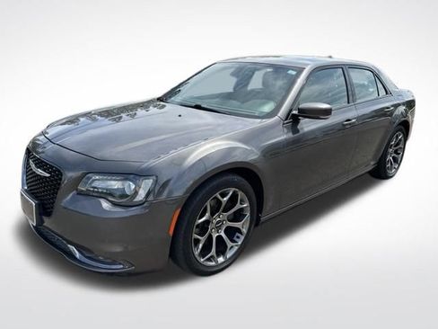 Used 2018 Chrysler 300 S w/ 300S Premium Group RWD image 5