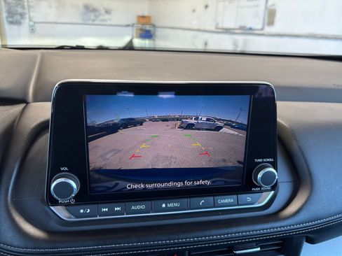 Used 2025 Nissan Rogue SV AWD/4WD image 25