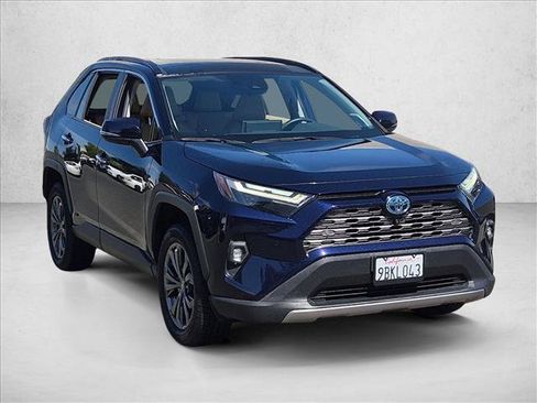 Used 2022 Toyota RAV4 Limited AWD/4WD image 3