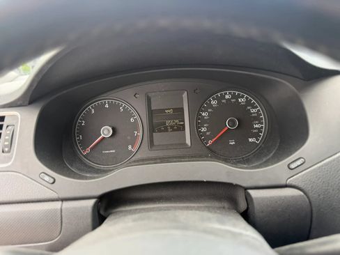 Used 2011 Volkswagen Jetta SE FWD image 11