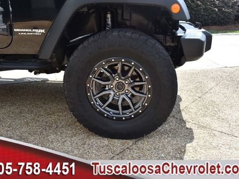 Used 2018 Jeep Wrangler Unlimited Rubicon w/ Connectivity Group AWD/4WD image 14