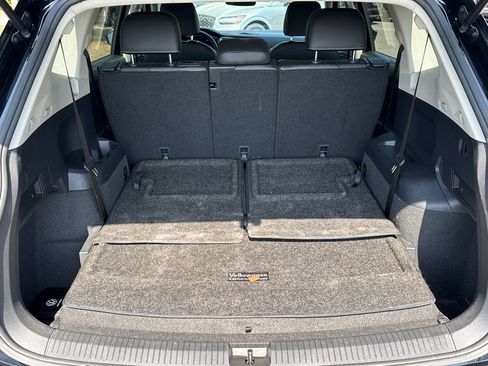 Used 2023 Volkswagen Tiguan SE w/ Panoramic Sunroof Package FWD image 18