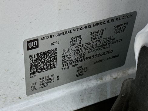 Used 2025 Chevrolet Equinox EV LT FWD image 12