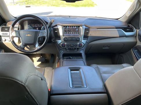 Used 2019 Chevrolet Suburban Premier AWD/4WD image 27