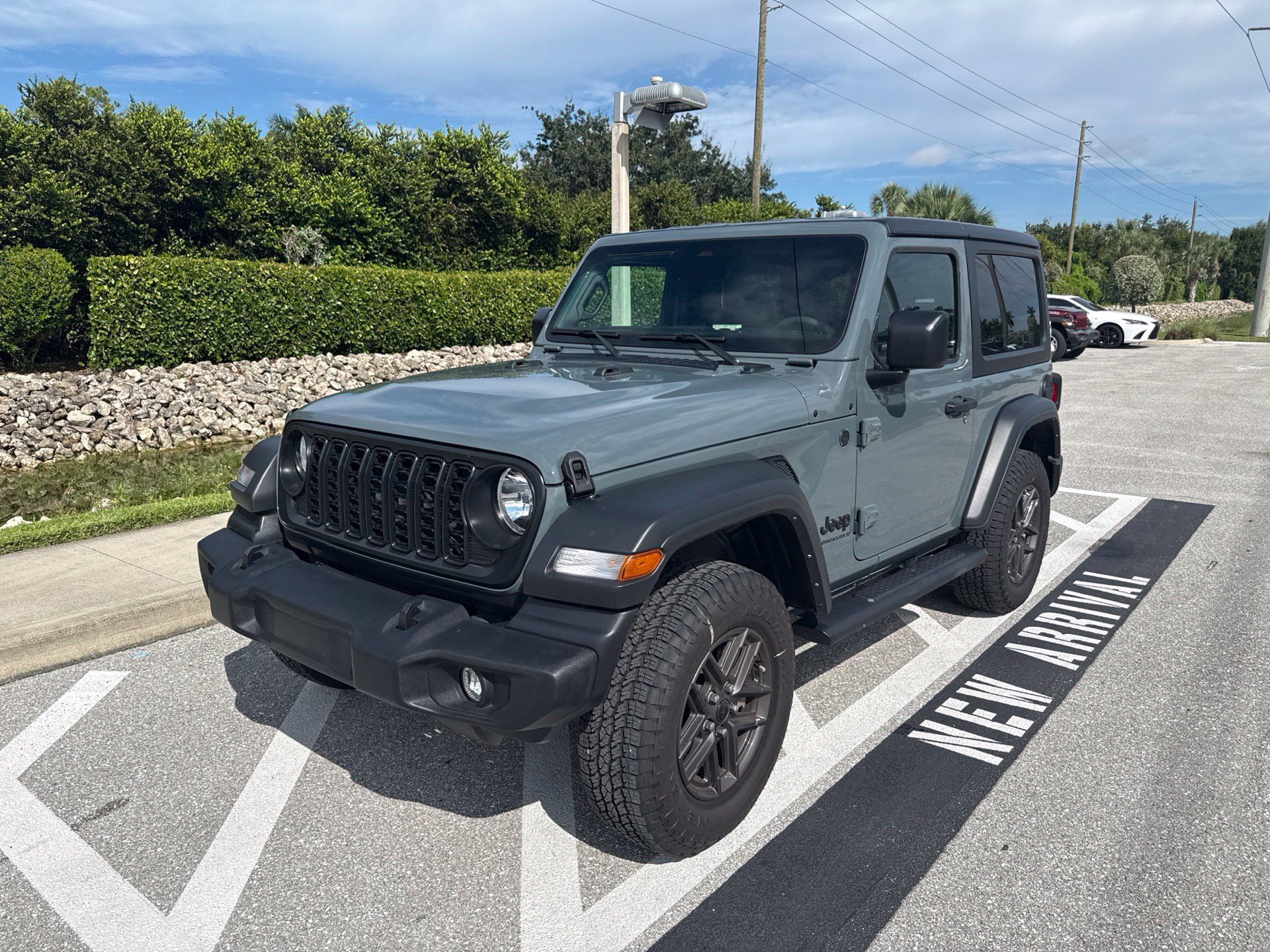 Used 2025 Jeep Wrangler Sport AWD/4WD image 1