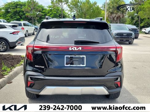 Certified 2024 Kia Seltos EX FWD image 7