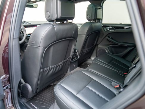 Certified 2025 Porsche Macan image 20